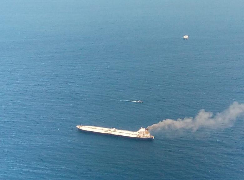 Hai hung canh chay tau cho 2 trieu thung dau giua bien-Hinh-7