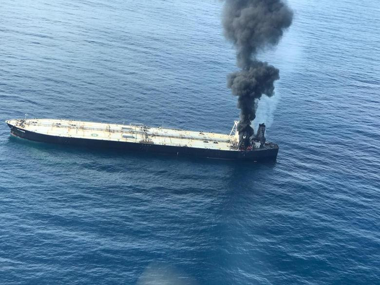 Hai hung canh chay tau cho 2 trieu thung dau giua bien-Hinh-4