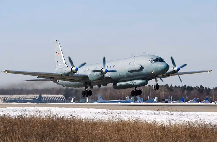 Máy bay trinh sát, chỉ huy trên không Il-20.