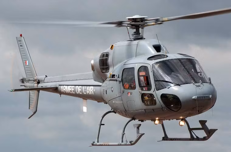 Chiếc trực thăng có kích thước nhỏ gọn, chiều dài 10,93m, cao 3,34m, trọng lượng cất cánh tối đa 2,25 tấn. Máy bay có thể chở tối đa 4 hành khách cùng 2 phi công. Trong chiến dịch cứu hộ chiếc Airbus A320, nó phù hợp bay trinh sát hiện trường, hỗ trợ lực lượng định vị các mảnh vỡ lớn, thi thể hành khách...