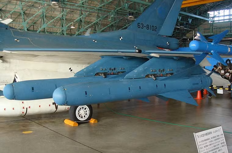 Tên lửa XASM-3 sẽ thay thế các thế hệ tên lửa diệt hạm ASM-1 (Type 80) và ASM-2 (Type 93) có tầm bắn lần lượt là 50 và 170km.