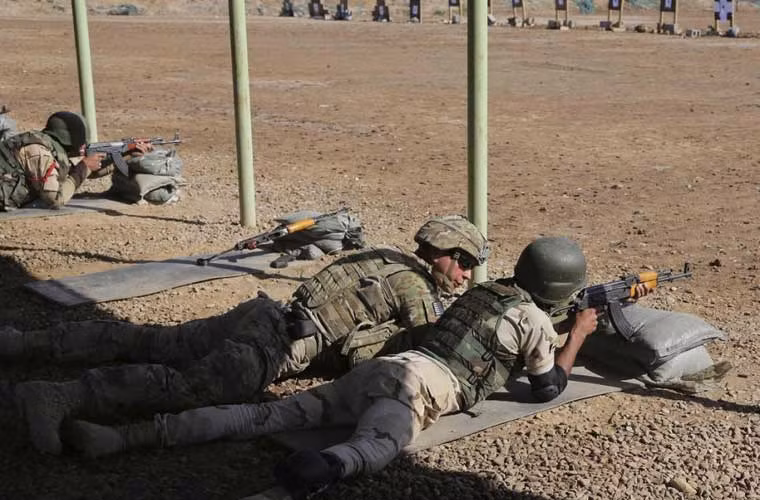 Hướng dẫn thao tác ngắm bắn vào bia tĩnh.