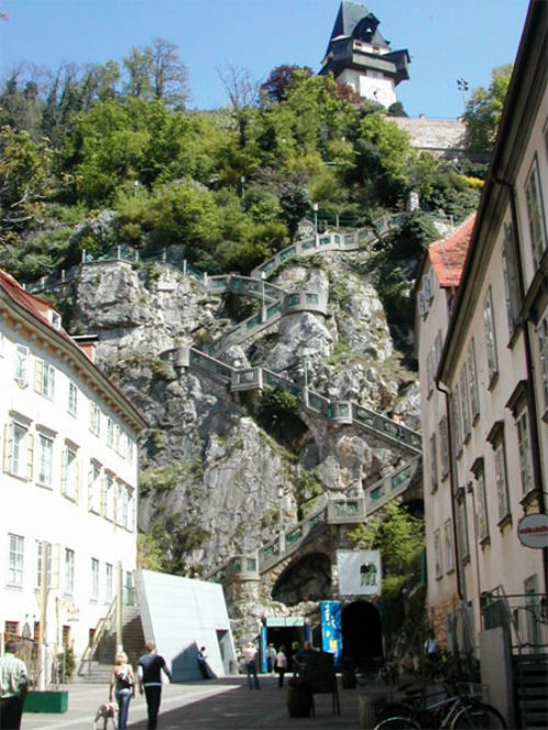 Cầu thang Schlossberg ở Graz, Áo.