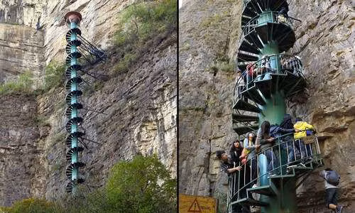 Được xây dựng trên Thái Hành Sơn, Trung Quốc, cầu thang xoắn ốc cao gần 100 mét. Chỉ những người gan thép mới dám thử sức trước sự nguy hiểm của cầu thang hùng vĩ này.