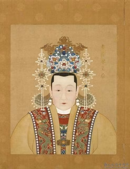 Cuối cùng để che mắt thiên hạ, Minh Thế Tông liền tổ chứ quốc tang long trọng cho Hoàng hậu dù khi nhìn thấy thi thể của bà, ông ta không hề rơi một giọt nước mắt nào. Vì ích kỷ cá nhân, Gia Tĩnh không màng đến ơn cứu mạng của Phương hoàng hậu mà để cho Hoàng hậu chết cháy, điều này cho thấy ông ta quả đúng là một Hoàng đế máu lạnh. Ảnh: image.baidu.com. 