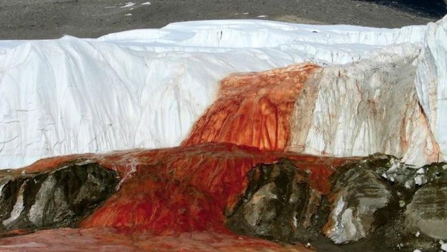 Các nhà khoa học tin rằng, nước trong hồ chứa được giữ ở dạng lỏng do nhiệt địa nhiệt từ bên trong Trái đất, cho phép nước vẫn ở dạng lỏng, ngay cả trong nhiệt độ cực lạnh của Nam Cực. Ảnh: @News.com.au. 