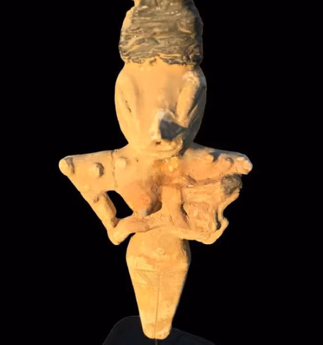 Hoặc chúng cũng có thể đại diện cho các sinh vật biến hình siêu nhiên. Trong nhiều nền văn hóa, loài bò sát gắn liền với sự biến đổi và tái sinh, cho nên bức tượng người thằn lằn Ubaid có thể được tạo ra để tượng trưng cho những sức mạnh này. Ảnh: @World Mysteries.