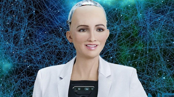 Năm 2017, Ả Rập Xê Út đã cấp quyền công dân cho Sophia, khiến nó trở thành robot đầu tiên trên thế giới có được tư cách pháp nhân ở một quốc gia. Đây cũng là Đại sứ robot đổi mới đầu tiên cho Chương trình phát triển của Liên hợp quốc. Ảnh: @hellenicnews.