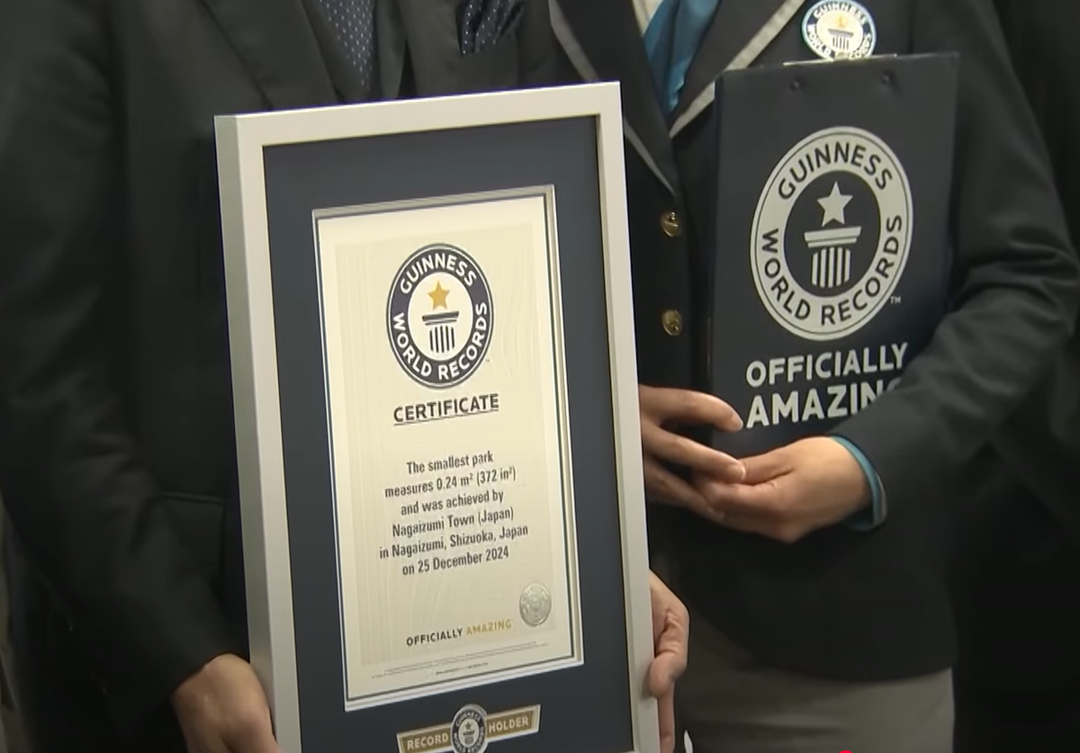 “Mặc dù không thể tổ chức các sự kiện thu hút nhiều người, vì công viên nằm ở ngã tư và nhỏ, nhưng chúng tôi muốn quảng bá công viên mini này như một điểm tham quan của khu vực”, Thị trưởng Nagaizumi Osamu Ikeda nói thêm. Ảnh: @Nippon Television News Japan-English.