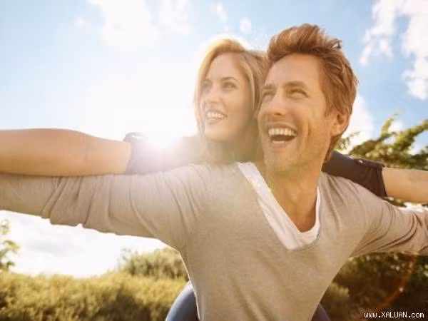 Sau khi kết hôn, bị ảnh hưởng bởi bạn đời, người tuổi Sửu sinh giờ Dần sẽ có thái độ tích cực hơn trong công việc, sự nghiệp sẽ có sự chuyển biến tích cực, chính vì vậy mà các khoản thu nhập cũng tăng lên không ngừng. Chính vì vậy người tuổi Sửu sinh giờ Dần sẽ có nhiều điều kiện để vun đắp, xây dựng cuộc sống hôn nhân hạnh phúc mỹ mãn. Ảnh: xaluan.com.