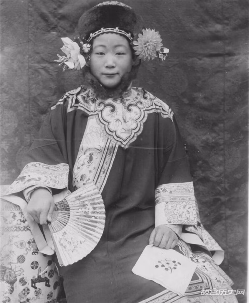 Vì không quá coi trọng nhan sắc, dung mạo nên con gái những nhà quyền quý cho dù không xinh đẹp cũng được chọn vào cung. Ảnh: gugong.net. 