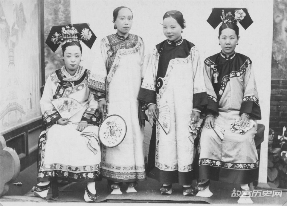 Ngay từ thời Nỗ Nhĩ Cáp Xích, các hoàng đế Thanh Triều luôn tích cực liên hôn với Mông Cổ. Rất nhiều công chúa Mông Cổ trở thành phi tần của hoàng đế Mãn Thanh. Ảnh: gugong.net. 