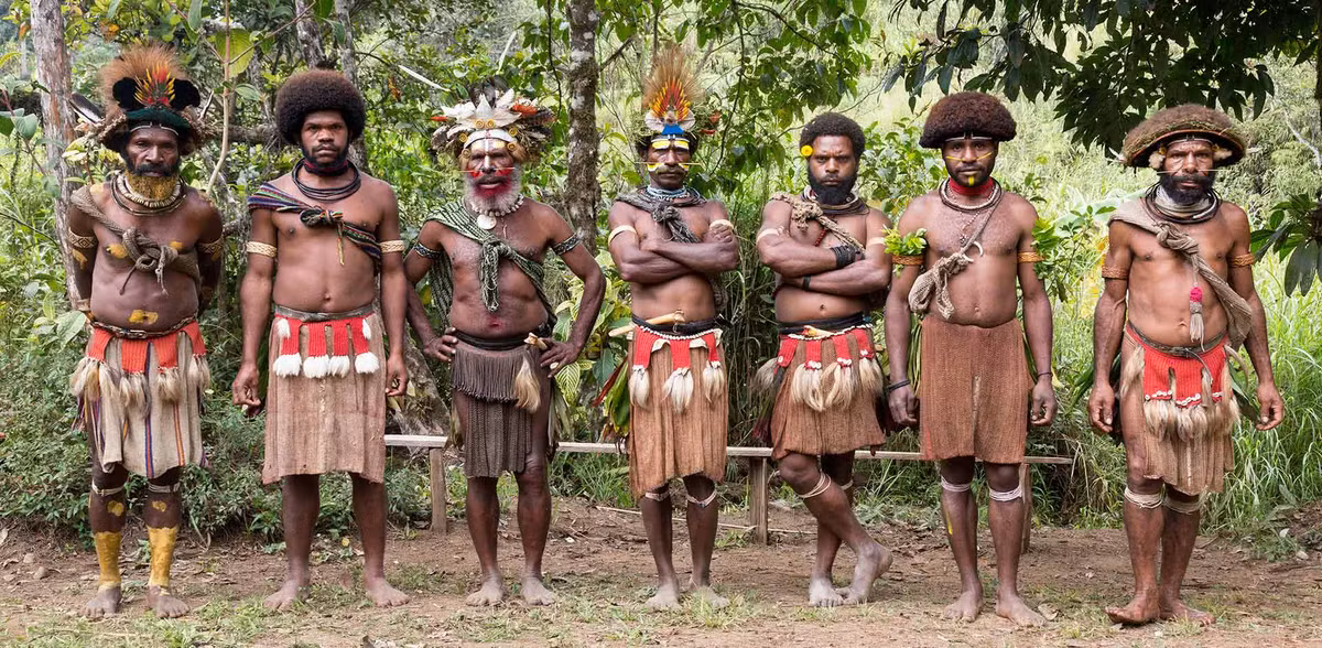 Hầu hết cư dân ở Papua New Guinea cũng sống ở vùng nông thôn; chỉ có 13% sống ở thị trấn, điều này cũng giúp bảo tồn các ngôn ngữ cũ lâu đời. Ảnh: @Remote Lands.