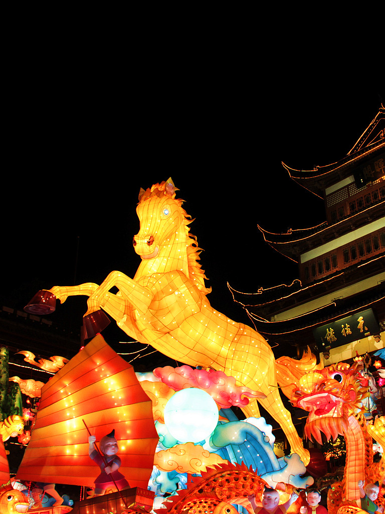  Tuổi Ngọ: Dự đoán ngày mới cho 12 con giáp thấy rằng, sự thiếu kết nối với cộng sự, quá tự tin hoặc kiêu hãnh, độc đoán chính là điểm yếu của bạn. Muốn tiến xa, cần hành động tập thể, muốn làm giàu cần chia sẻ thành công.