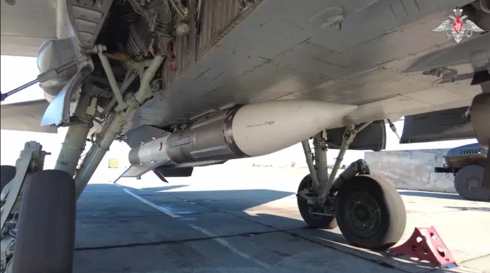 Tầm bắn cực xa của tên lửa R-37M cho phép phi công Nga giao chiến mà không cần xâm nhập vào vùng không phận đang tranh chấp, một chiến thuật bảo vệ máy bay của họ trong khi buộc phi công Ukraine phải hoạt động phòng thủ. Ảnh: @topwar.ru.