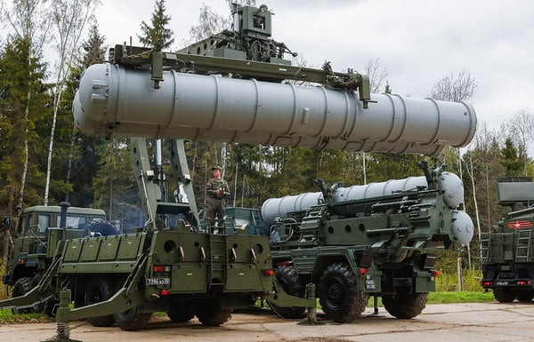 Nếu S-400 thực sự chịu trách nhiệm bắn hạ F-16, điều đó cho thấy máy bay phản lực Ukraine đang hoạt động trong một khu vực được bảo vệ nghiêm ngặt, có thể là gần Sumy Oblast, nơi các cuộc đụng độ đang gia tăng gần đây. Ảnh: @Aravot. 