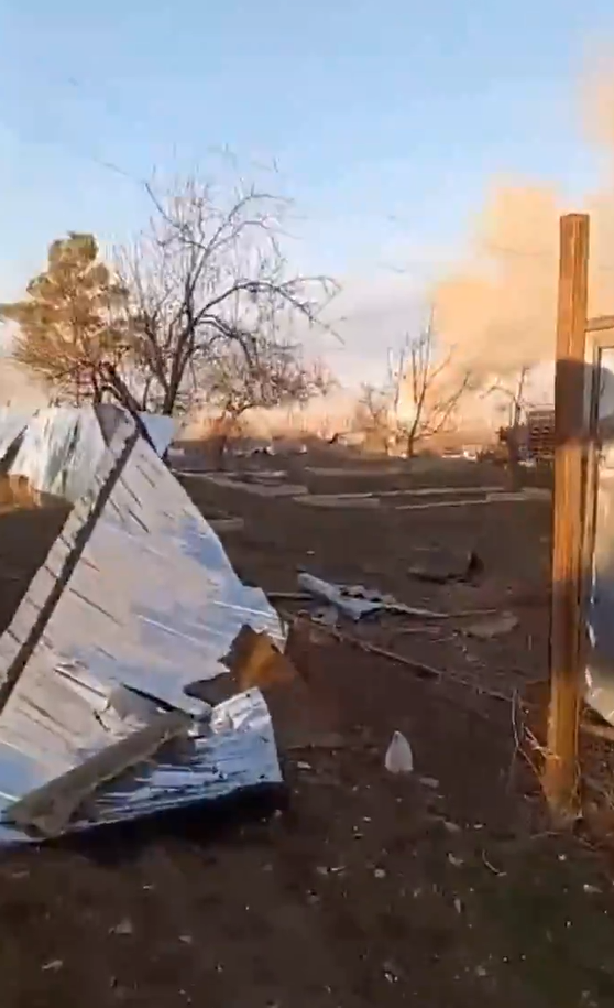 Thống đốc vùng Saratov Roman Busargin xác nhận đã có một cuộc tấn công bằng máy bay không người lái của Ukraine khiến một sân bay bốc cháy, cư dân gần đó đã được sơ tán khẩn cấp. Ảnh: @The Ukrainian Review. 