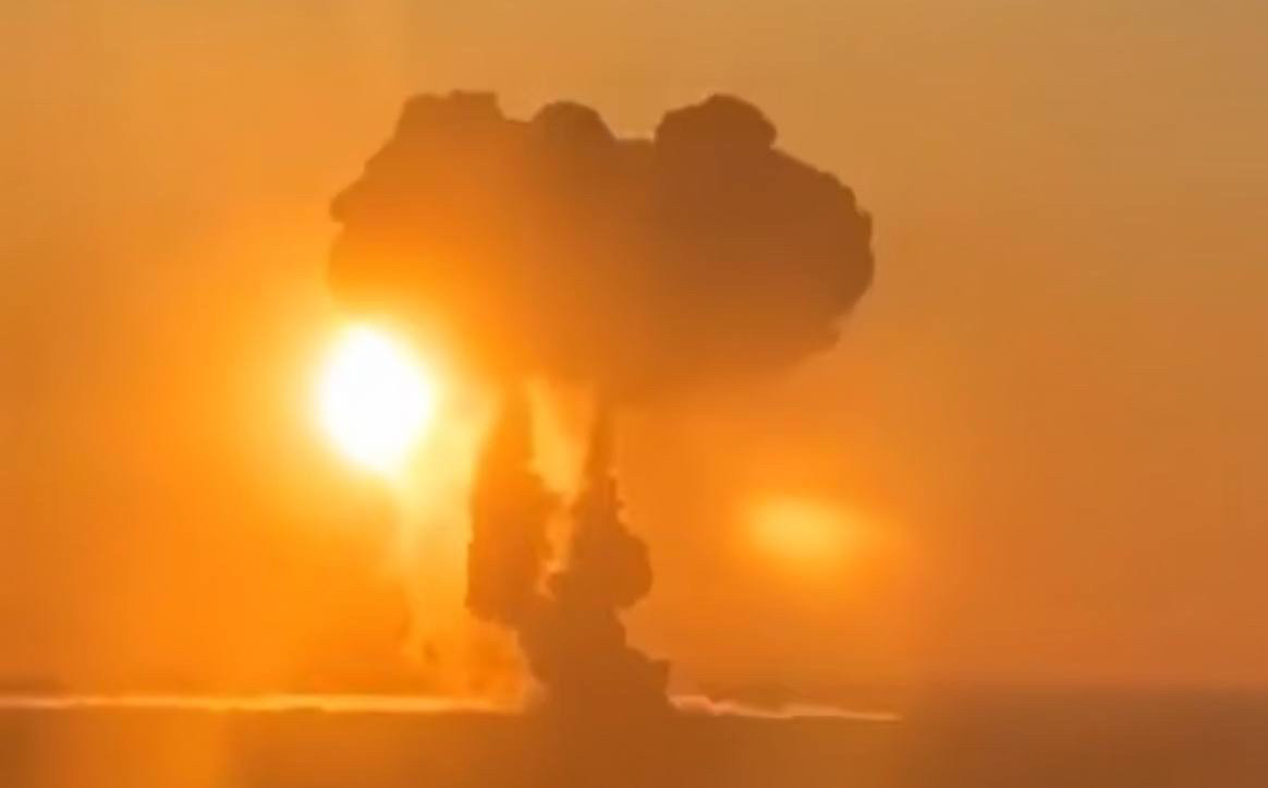 Các quan chức địa phương khác cho biết, 10 người đã bị thương trong vụ tấn công này, còn người đứng đầu quận Engels, Maxim Leonov xác nhận, tình trạng khẩn cấp tại địa phương này cũng đã được ban bố. Ảnh: @maks23.bsky.social‬.