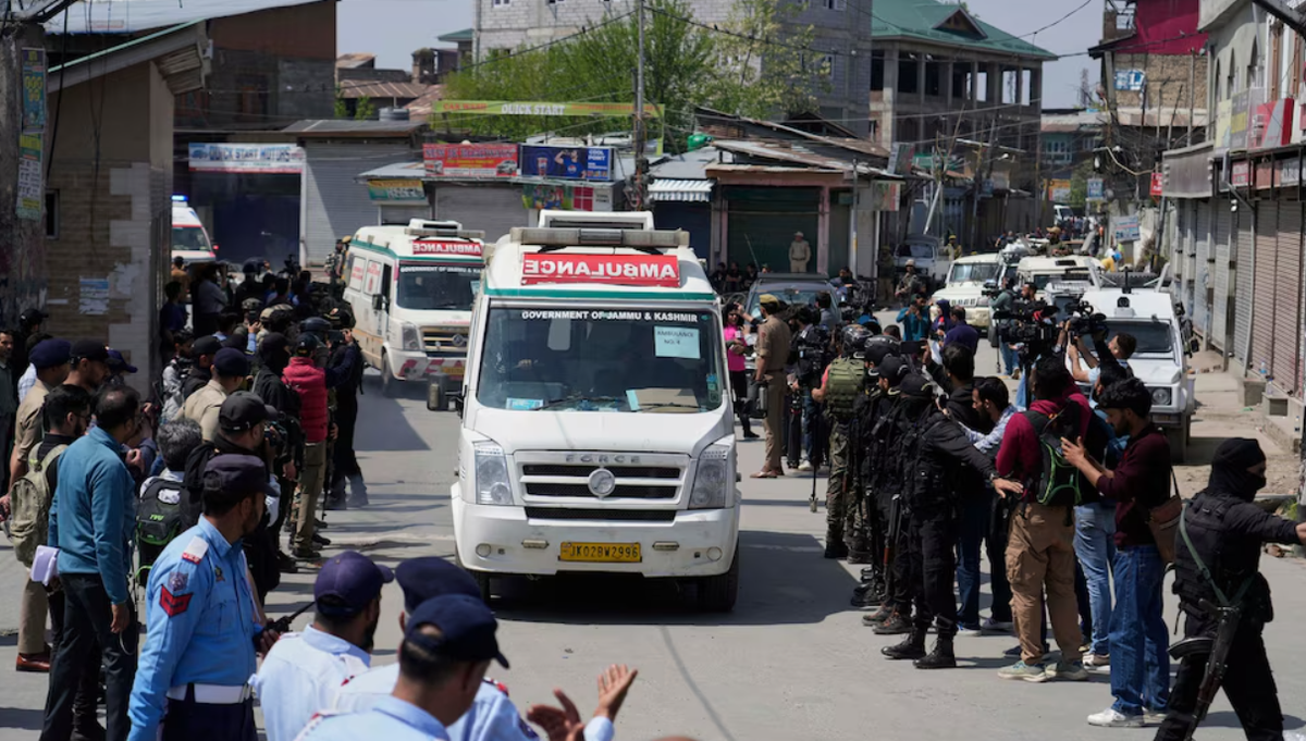 Phía Ấn Độ cáo buộc Pakistan đứng sau vụ tấn công này, Pakistan thì kịch liệt phủ nhận, trong khi cả hai bên đều cũng đang tham gia giao tranh xuyên biên giới dọc theo Đường kiểm soát (LoC) ở khu vực Kashmir. Ảnh: @ABC News.