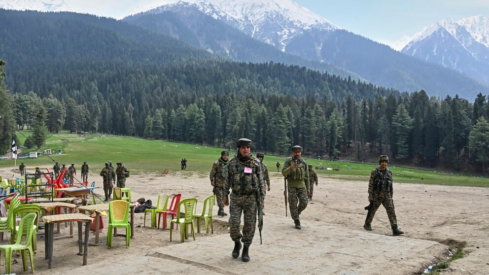 Cuộc chạm trán này xảy ra trong bối cảnh căng thẳng gia tăng giữa hai nước láng giềng Ấn Độ - Pakistan, sau vụ tấn công khủng bố chết người vào ngày 22/4 tại Pahalgam, Kashmir, khiến 26 khách du lịch, chủ yếu là công dân Ấn Độ, thiệt mạng. Ảnh: @ABC News. 