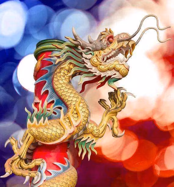  3. Con giáp tuổi Thìn: Nhiều người cho rằng, bạn là người sướng từ trong trứng nước, làm gì cũng được tiền hô hậu ủng nhưng thực ra không phải vậy. Sau khi đi làm, họ phải tự bươn chải khá nhiều và khẳng định bản thân bằng thực lực vững vàng, khả năng xuất sắc. Chỉ có điều đôi khi họ khá tự kiêu và ăn nói hàm hồ nên 5 tháng đầu năm nay, họ thực sự không thể nào “ngóc đầu” lên nổi. 