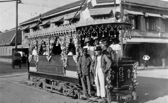 Tàu điện trên đường phố Bangkok. Ảnh: baidu.com.