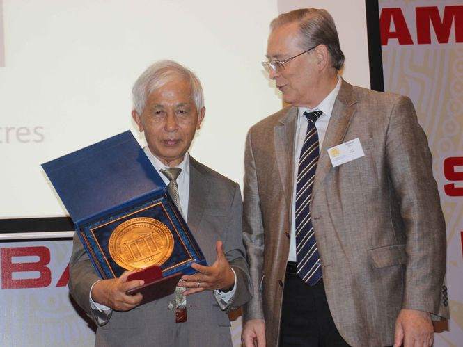 Tại Gặp gỡ Việt Nam, đã có hàng nghìn nhà khoa học thuộc lĩnh vực vật lý, thiên văn học nổi tiếng trên thế giới tham dự, trong đó có nhiều nhà khoa học đoạt giải Nobel. Đây là điều hiếm thấy tại các hội nghị khoa học tại Việt Nam. Họ đến Việt Nam vì tình bằng hữu và cũng vì khâm phục, trân trọng lý tưởng và khát vọng một đời hiến dâng cho khoa học của vợ chồng GS. Trần Thanh Vân.