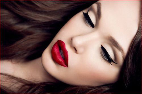 Đôi môi dày và đầy đặn: Thể hiện bạn là người rất năng động, táo bạo, trái tim rộng lượng, đáng tin cậy để làm bạn bè.