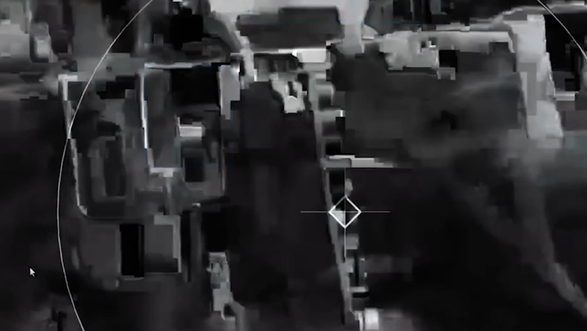 Một nhà phân tích đã xem xét kỹ lưỡng hình ảnh, video và vệ tinh rồi kết luận rằng, tên lửa đạn đạo Iskander của Nga đã làm hỏng ba UAV và nhà chứa máy bay của Ukraine. Ảnh: @forcesnews.