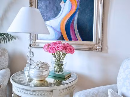 Nhưng lưu ý không được dùng hoa giả, hoa khô sẽ tạo ra sát khí không có lợi cho vận tình cảm của các bạn đơn thân, thậm chí có thể chiêu dẫn phải đào hoa xấu. Nguồn ảnh: Home.fang.com.