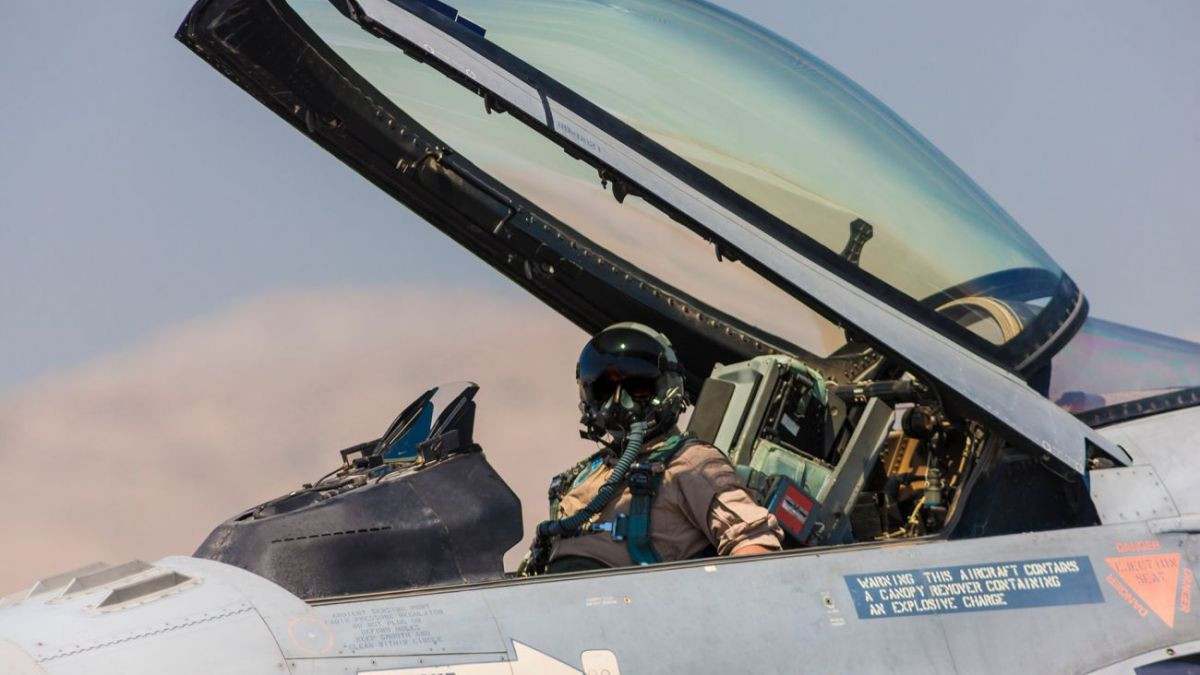 Phía Ukraine đang sở hữu phi đội F-16 mới được các nước Châu Âu như Hà Lan và Đan Mạch viện trợ. Dù vậy, việc duy trì hoạt động cho số máy bay này là thách thức lớn, trong đó có vấn đề bảo trì và thay thế linh kiện. Ảnh: @RBC-Ukraine.