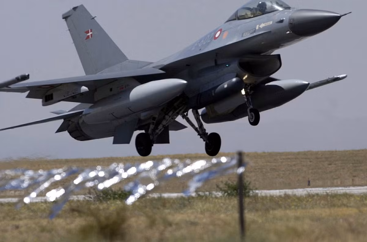 Những chiếc F-16 này đã ngừng sử dụng tại Mỹ và không thể bay được. Điều quan trọng là chúng thiếu một số thành phần nên không thể sử dụng trong hoạt động chiến đấu. Ảnh: @The Independent.