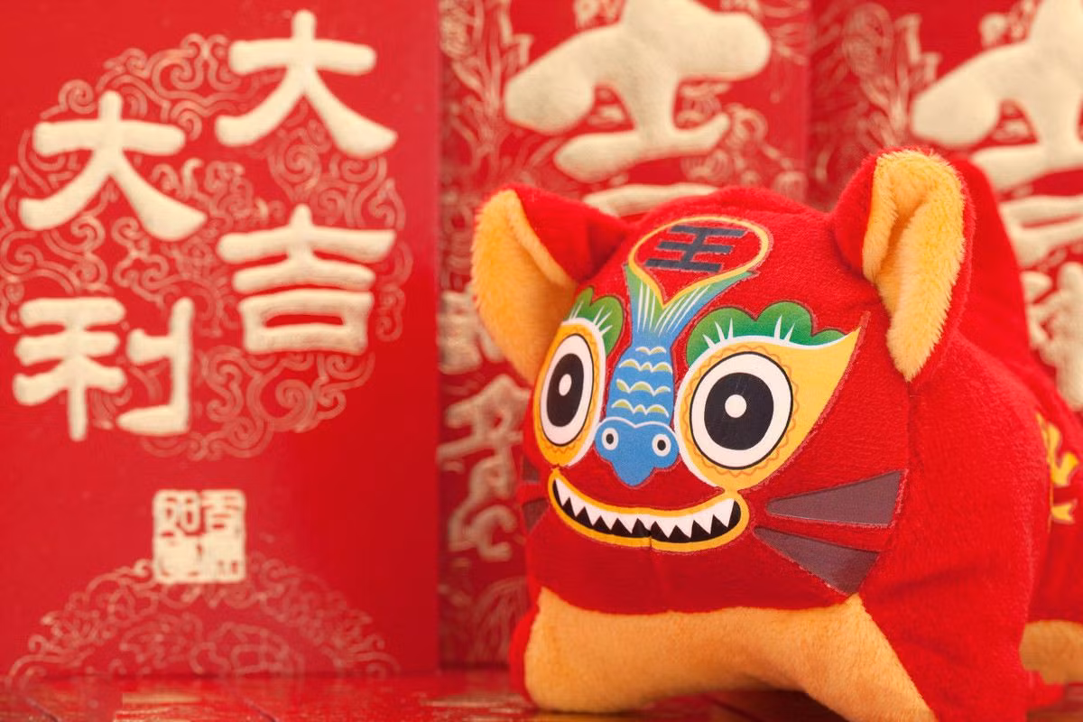  3. Con giáp tuổi Dần: Tính tình ương ngạnh, đã làm là sẽ quyết thắng đến cùng, sống mái cũng phải duy trì và kiên định với ý tưởng của bản thân chính là thế mạnh của con giáp này. Năm ngoái, họ đã khá chật vật và mệt mỏi, tiền kiếm được nhiều nhưng hư hao, chi tiêu cũng khá mạnh. 