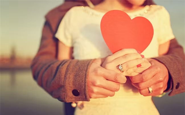 Tuổi Thân: Năm nay người tuổi Thân bước vào cục diện “Phá Thái Tuế”, đồng thời tương hợp với Kim Dậu Niên nên chuyện tình cảm lứa đôi rất suôn sẻ. Ảnh: tintuconline.com.vn.