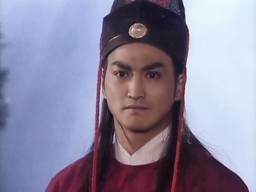 Nói đến Triển Chiêu, chúng ta cần nói đến việc vì sao Triển Chiêu lại đi theo Bao Chửng. Bao Chửng chấp pháp như sơn, ông không sợ quyền lực. Mặc dù được sự yêu thương của nhân dân, và còn được ca ngợi là Bao Thanh Thiên, nhưng với bè lũ tham quan triều đình lại không ưa ông, luôn muốn loại trừ ông. Tạo hình Triển Chiêu trên phim. Nguồn: baidu.com.