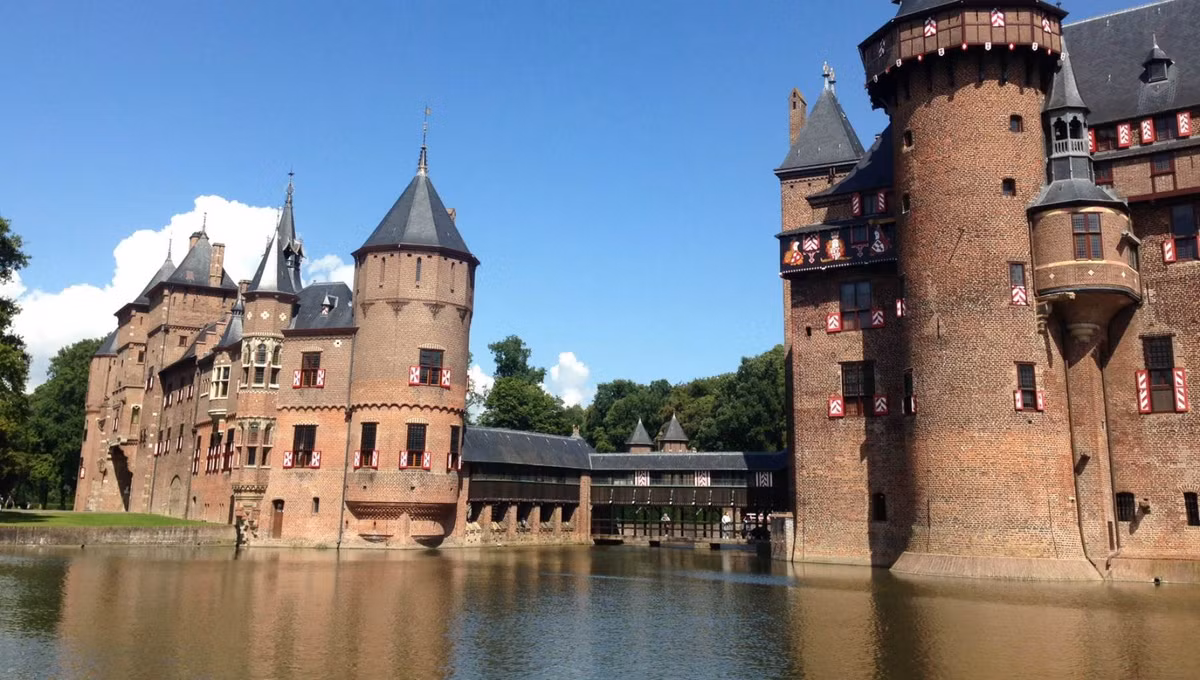 Tuổi Thìn: Sự nghiệp: có quý nhân dẫn đường chỉ lối, nên tạo dựng mối quan hệ tốt với mọi người xung quanh. Tài vận: có tài lộc hoặc nhận được quà tặng đáng giá. Tình cảm: chuyện tình cảm ổn định, suôn sẻ. Ảnh: baidu.com.