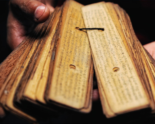 Việc tạo ra các bản thảo lá cọ chiêm tinh Nadi có niên đại hơn 2.000 năm trước, với công trình Saptarishis của các nhà hiền triết huyền thoại như Agastya, Vashishta và Bhrigu. Ảnh: @My Mayan Sign. 