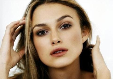 Mặt tròn: Mặt tròn ở đây tức là “mặt chữ điền”, trán vuông,đầu má nổi rõ, đồng thời mặt phải đầy đặn, hình dáng khuôn mặt phải “tuy vuông nhưng phải tròn trịa”. Người phụ nữ có nét tướng này thường là người khoan dung, kết giao rộng rãi, luôn sẵn lòng giúp đỡ người khác, thường có suy nghĩ thấu đáo, có thể giúp chồng tai qua nạn khỏi. Ảnh: 2sao.vn.