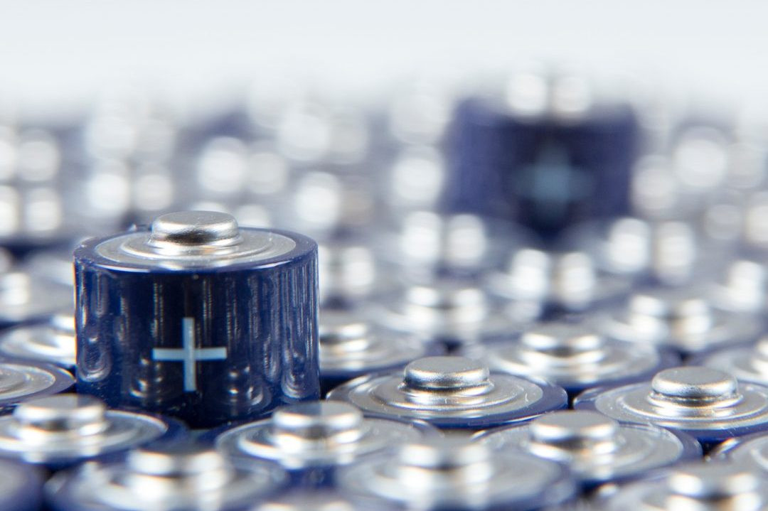 Có thể thấy, phát minh đầu tiên của Alessandro Volta về cuộc cách mạng công nghiệp pin điện đã tạo nên sự phấn khích lớn trong khoa học trên toàn thế giới, dẫn đến sự phát triển của lĩnh vực điện hóa học. Ảnh: @Reverse Logistics Group.