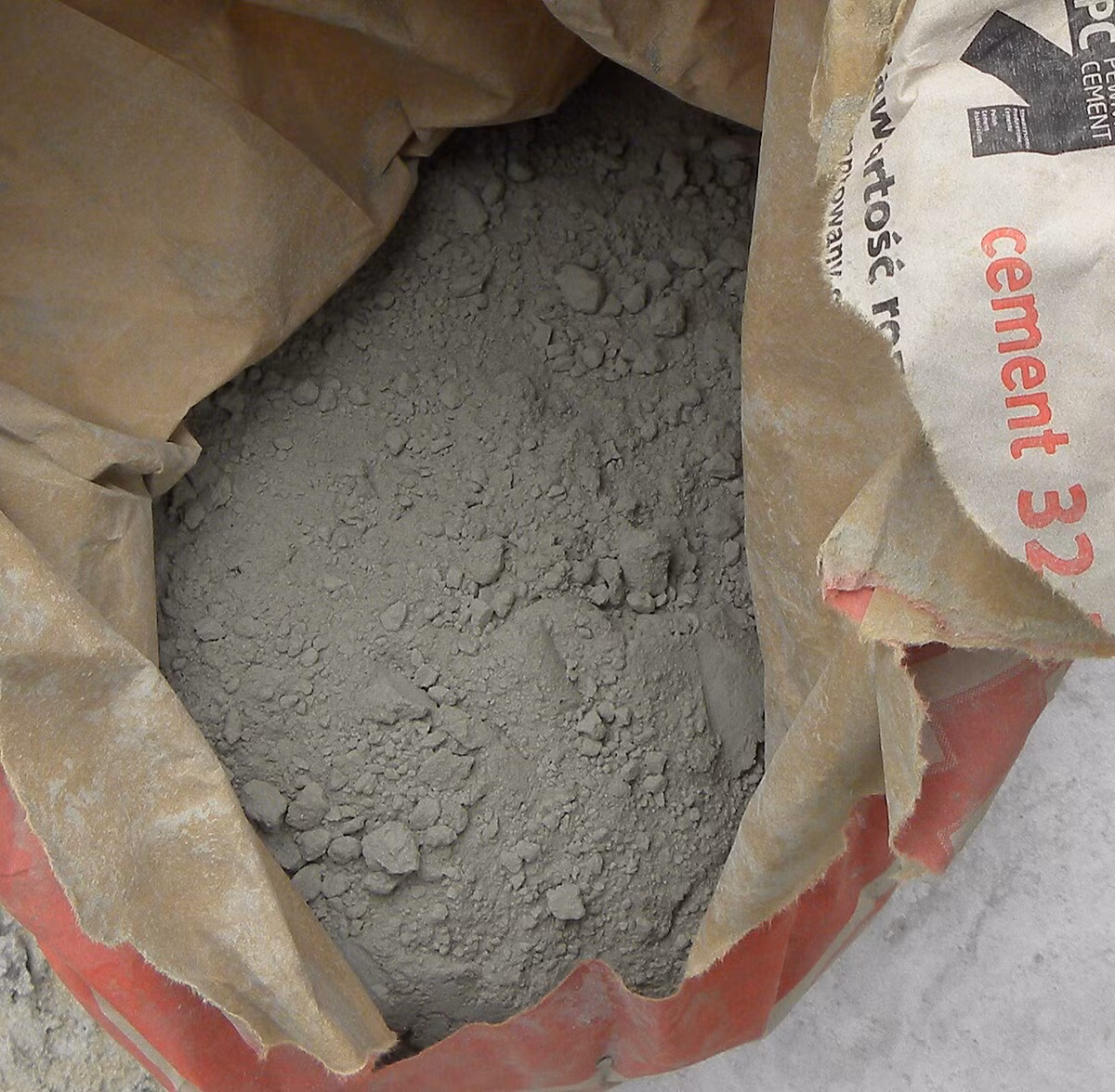 Quy trình của Joseph Aspdin bao gồm việc thiêu kết hỗn hợp đất sét và đá vôi ở nhiệt độ khoảng 1.400 độ C. Sau đó, hỗn hợp này được nghiền thành bột mịn. Ảnh: @Wikimedia Commons.