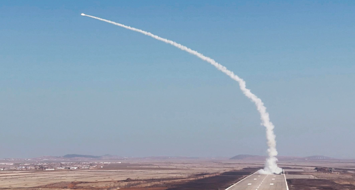 Một đánh giá của Trung tâm Nghiên cứu Chiến lược và Quốc tế (CSIS) năm 2017 đã ghi nhận, Pongae-5 có thể gây ra "sự mất mát lợi thế của Mỹ”. Nhà lãnh đạo Triều Tiên Kim Jong Un đã gọi hệ thống mang tính bước ngoặt này là hệ thống sẽ "hoàn toàn phá hỏng giấc mơ thống trị không phận của kẻ thù". Ảnh: @NK News. 