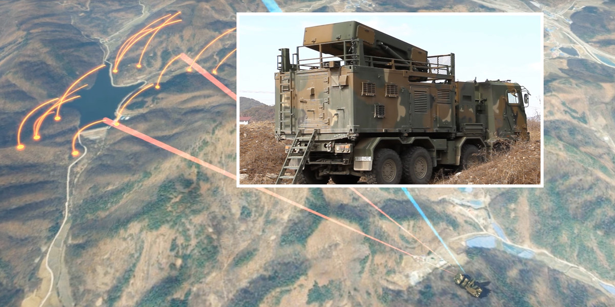 Bên cạnh đó, việc triển khai các radar phòng không được kết nối mạng hoạt động ở các băng tần khác nhau, trên các khu vực khác nhau cũng được coi là một trong những phương tiện hiệu quả nhất để tăng phạm vi phát hiện các mục tiêu. Ảnh: @NK News.