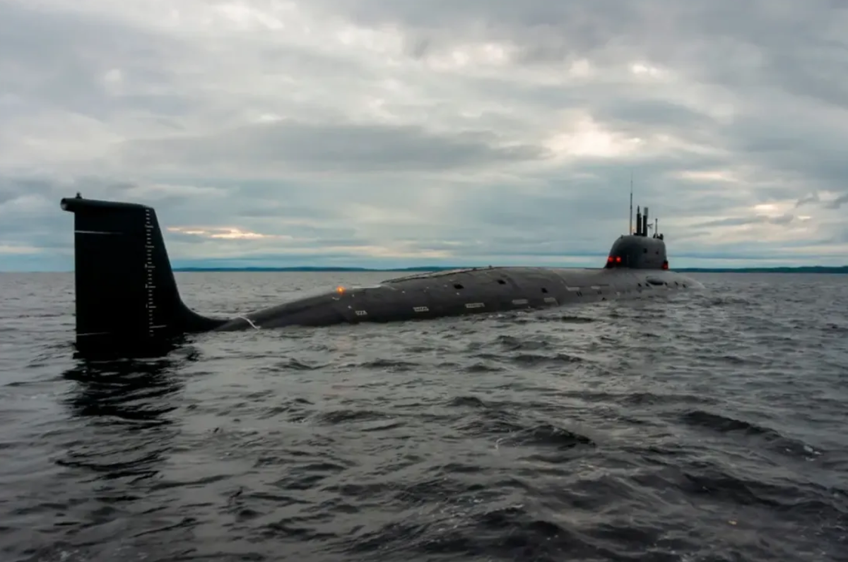 GIUK là vùng nước mà các tàu ngầm từ Hạm đội phương Bắc của Nga ở Murmansk đi lên rồi đi xuống qua khe hở đó. Murmansk là nơi có một số tàu ngầm hiện đại nhất của Nga đang hoạt động, trong đó có Tàu ngầm lớp Yasen-M chạy bằng năng lượng hạt nhân. Ảnh: @Ministry of Defense of Russia.