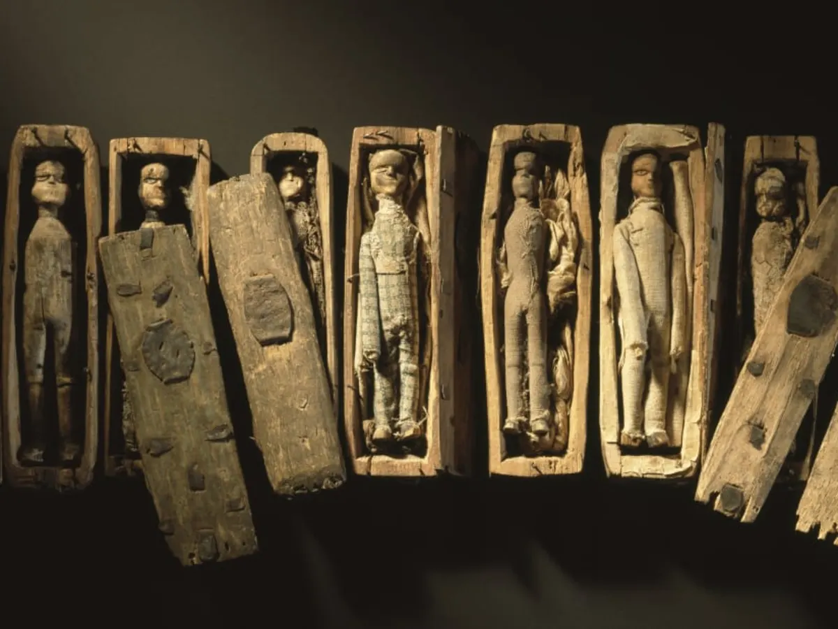 Khi một nhóm trẻ em trai đi săn thỏ quanh Arthur's Seat, Scotland vào năm 1836, chúng tình cờ phát hiện ra một hang động hẻo lánh và nhận thấy có thứ gì đó ẩn bên trong. Ảnh: @Hypnogoria.