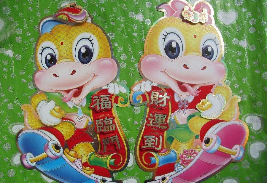  Tuổi Tỵ: Nhẹ dạ cả tin, dễ dao động khiến bạn khó lòng giải quyết hết những việc quan trọng ngày hôm nay. Bạn mất rất nhiều thời gian cho những chuyện không đâu và tan làm trong chán nản. Các dự án đầu tư dậm chân tại chỗ, khiến nguồn tiền cạn kiệt, làm con giáp này lo càng thêm lo. 