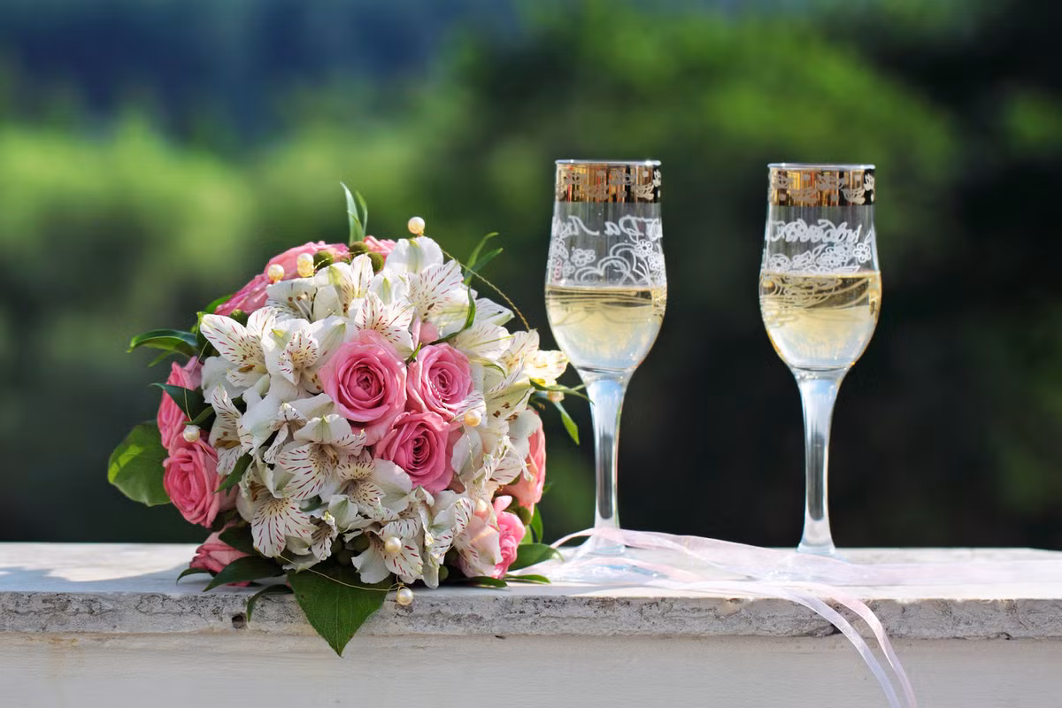 Dự đoán tuần mới cho Tuổi Sửu: Vận thế chung: 4.3 điểm. Sự nghiệp: 4.3 điểm. Tài vận: 4.3 điểm. Sức khỏe: 4.3 điểm. Sự nghiệp: tương đối suôn sẻ. Tài vận: tình hình tài chính của con giáp này rất khá, không nên bỏ tiền ra đầu tư. Tình cảm: chuyện tình cảm lứa đôi tốt đẹp. Sức khỏe: chú ý đến khớp. Quý nhân tuần này: tuổi Tuất, tiểu nhân tuần này: tuổi Ngọ. Lời khuyên: không nên vận động quá mạnh. Ảnh: dream-wallpaper.com.