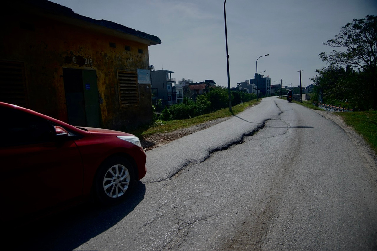 Tại các vị trí từ K21+380 - K21+400, từ K21+170 - K21+210...