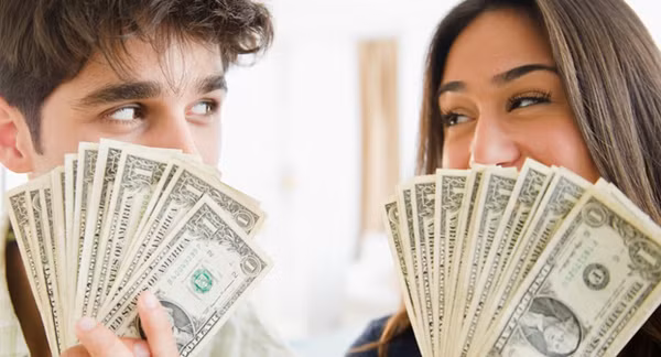  Tuổi Thân: Bước vào mùa hè 2017, do có đầu óc linh hoạt và các mối quan hệ tốt đẹp nên người tuổi Thân tìm kiếm cho mình không ít cơ hội đầu tư thu lời. Nguồn thu chính vượng phát, nguồn thu phụ dồi dào giúp họ có một mùa hè sung túc không phải lo về tiền bạc. Ảnh: cafebiz.vn. (Bài viết chỉ mang tính tham khảo, cung cấp nội dung trắc nghiệm vui cho bạn đọc).