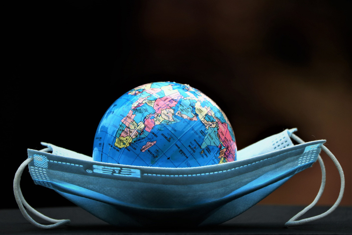 Có 26 họ virus được biết là có thể lây nhiễm cho con người; trong số 5 sự kiện đại dịch kể từ năm 1900, tất cả đều liên quan đến cúm hoặc vi-rút corona, và khả năng xuất hiện của đại dịch tiếp theo là không bị bỏ qua. Ảnh: @IUCN.