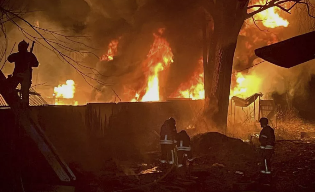 Gần đây nhất, Nga đã thực hiện một cuộc tấn công bằng hàng chục UAV cảm tử Geran-2 vào Odessa và các khu vực xung quanh. Người dân báo cáo đã nghe thấy hơn 18 vụ nổ trên khắp thành phố. Ảnh: @Cơ quan Dịch vụ Khẩn cấp Ukraine.